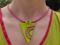 Collier ethnique vert anis-fuschia